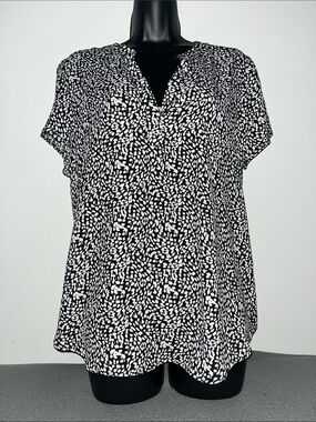 Vince Camuto Black & White Abstract Dot V-Neck Blouse